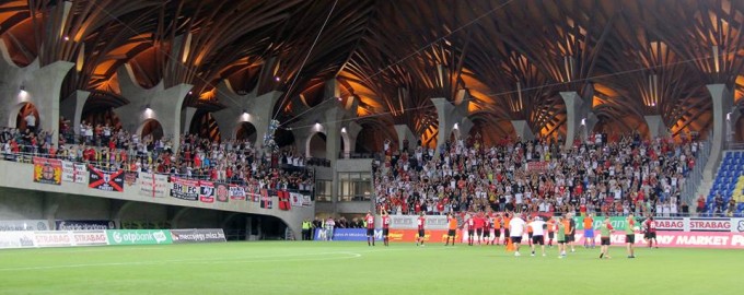 A Honvéd szurkolótáborát éltette a Puskás Akadémia játékosa