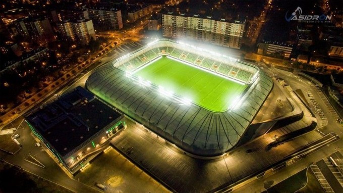 Zseniális éjszakai, légi felvétel a Haladás stadionjáról - videó