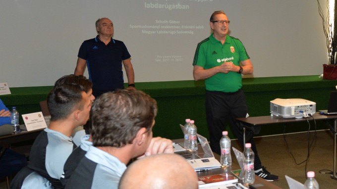 Magyar edzőket látogatott meg az új kapitány