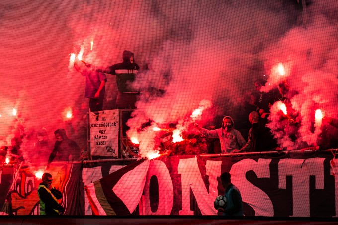 Brutális képek a megkéselt Fradi-ultrákról – fenyegetik őket, állítják