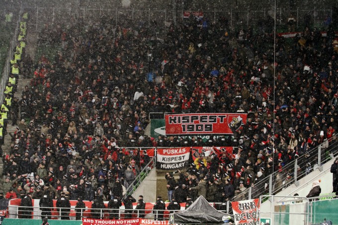 Kispesti ultrák és Marco Rossi a Fradi stadionjában – képek