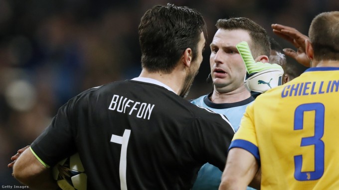„Szemetes van a szíve helyén” – UEFA-eljárás Buffon ellen