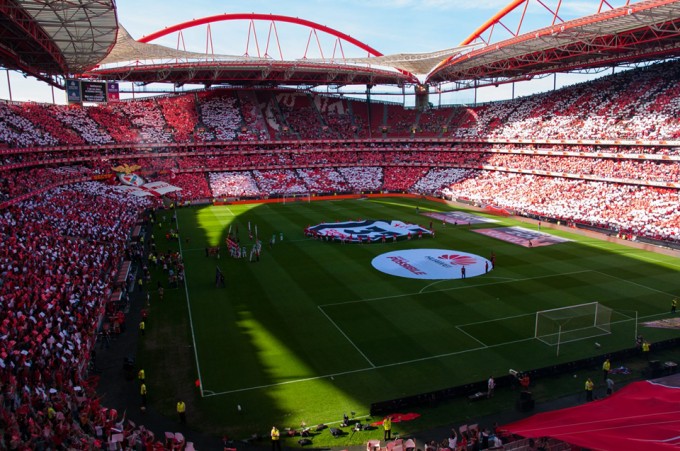 A Fény stadionja, avagy itt játszik CR-ékkel a válogatott