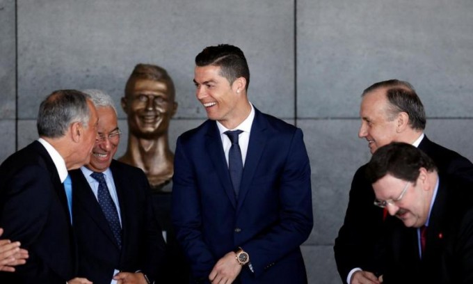 Elmondta az alkotó, mit gondol CR7 szétalázott fejszobráról