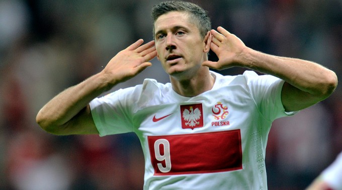Történelmi rekord: Lewandowski triplázott, megelőzte Ronaldót