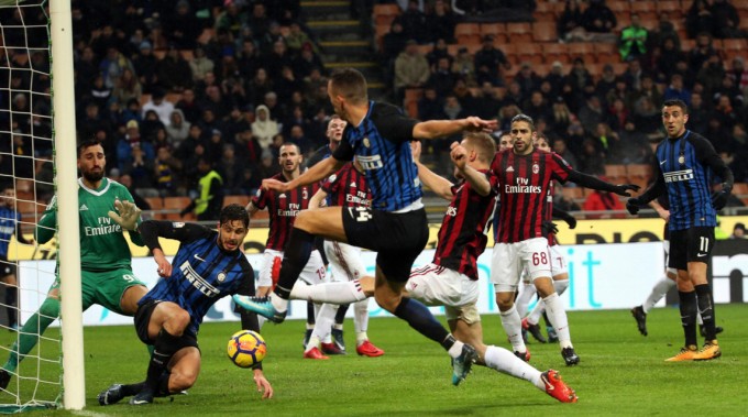 A videóbíró is főszereplő volt a Milan-Inter kupaderbin