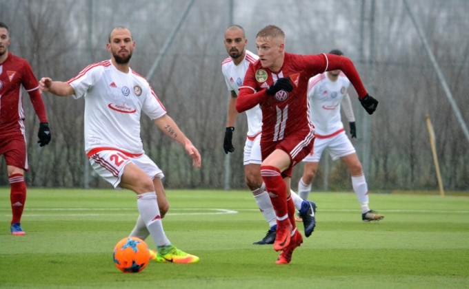 Soványka Loki-Várda rangadót játszottak a szakadó esőben