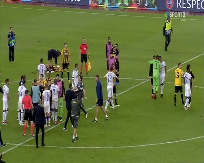 AEK-Vidi: meccs után talpalták hasba Lazovicsot – videó