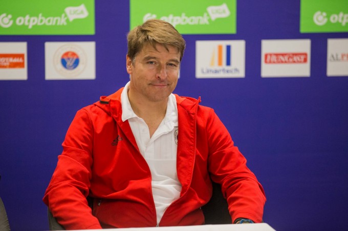 Örült a Vasas edzője, hogy nem a Videotonnak kellett gratulálnia