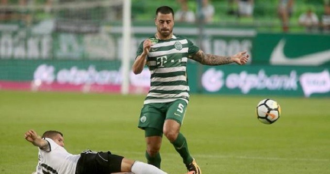 Rettentően fest a Fradi védőjének lába - kép