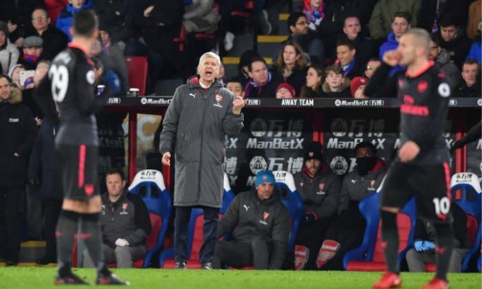 Wenger beállította Ferguson rekordját, miközben megint a cipzárjával ügyetlenkedett - videó