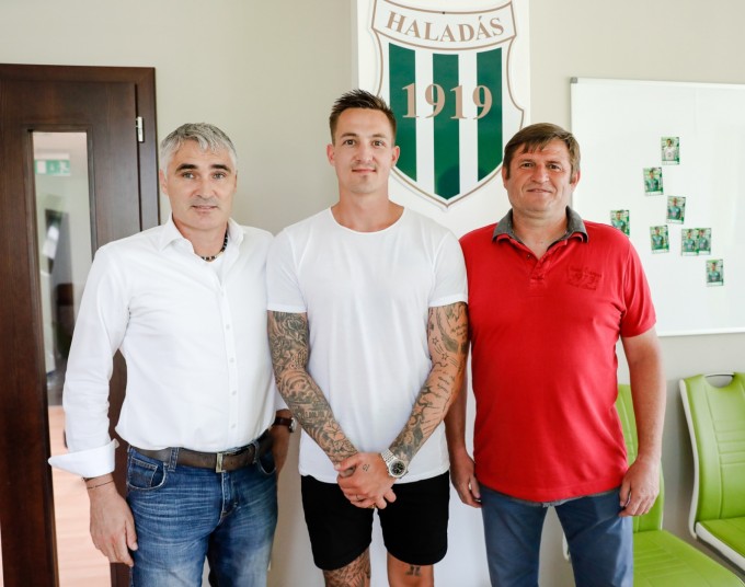 Univerzális légióst szerződtetett a Hali