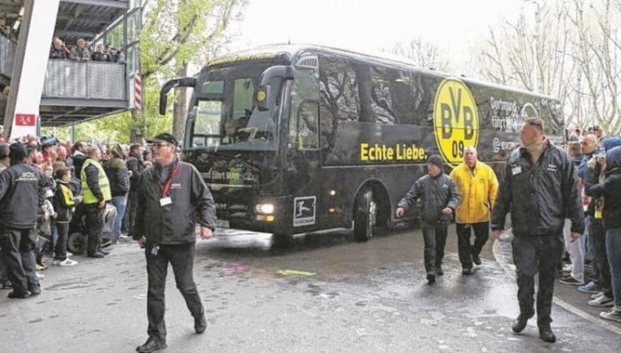 Ezek megőrültek: fel akarták robbantani a Dortmund csapatbuszát