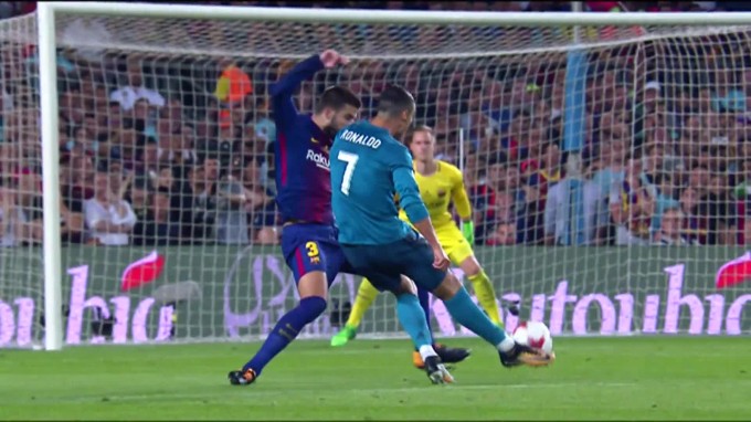 Ronaldo majdnem leesett a Real buszáról - mutatjuk a videót