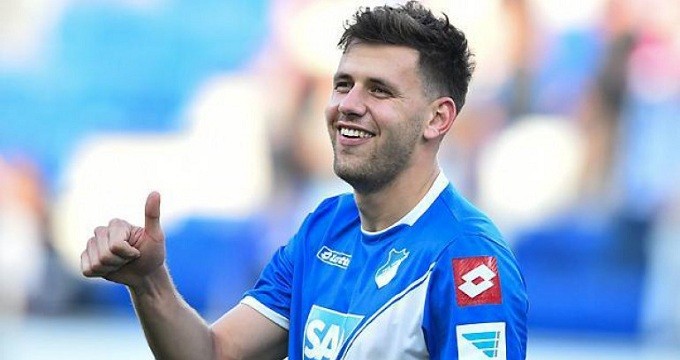 Ezzel a szőke bombázóval hozták össze Szalai Ádámot - kép!