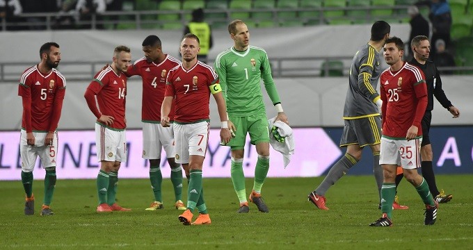 Így reagáltak a drukkerek a kazah csapásra - videó