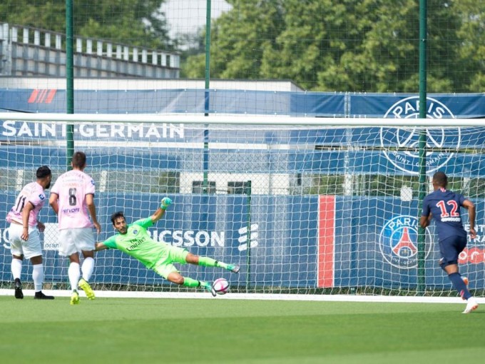 Szörnyen debütált Buffon a PSG-ben