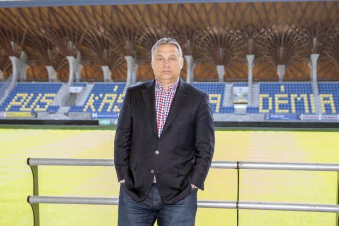 Legendás mezt kapott meetingje során Orbán Viktor - fotók