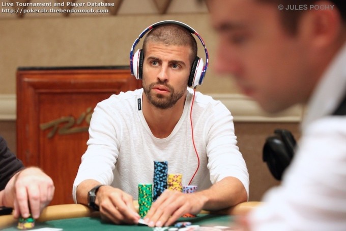 Piqué kaszált a pókerasztalnál