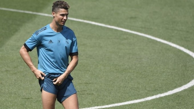 Vérzés lett belőle: Ronaldo szétlőtte az operatőrt - videó