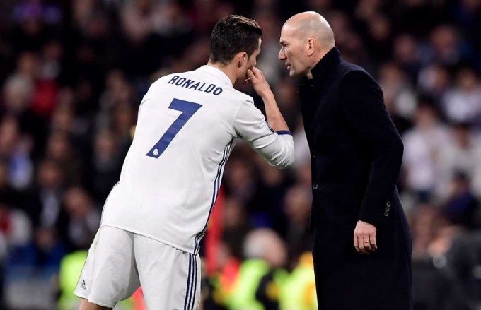 Zidane megy Ronaldo után