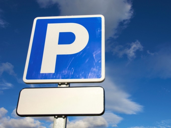 Rossz parkoltatásért és a bíró megrúgásáért is büntetett az MLSZ