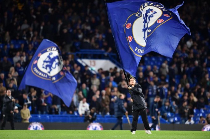 Edzőt válthat a Chelsea, sztáredző érkezhet