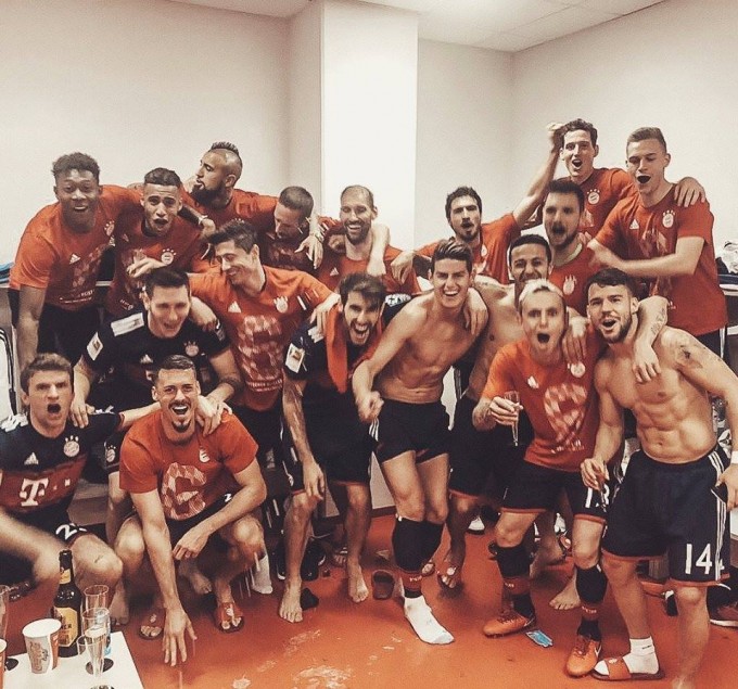 Így ünnepelte meg a Bayern München az újabb bajnoki címet az öltözőben - videó