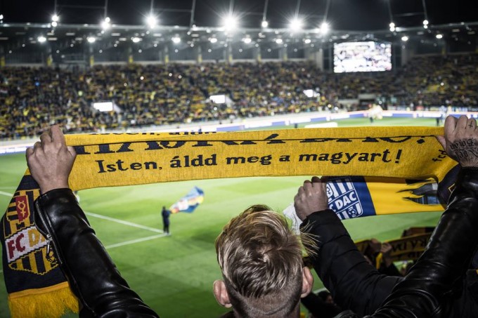 DAC-Slovan: Nélküled egy kislány és a ultrák előadásában - videó