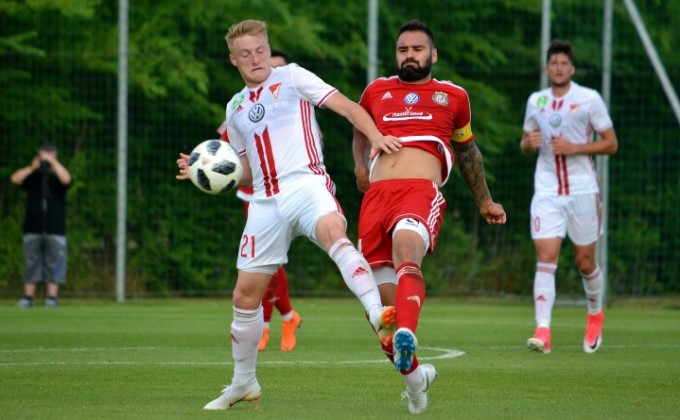 Kondásék birkóztak az újakat tesztelő Lokival - videó