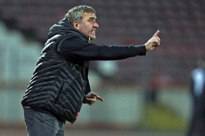 Hagi nekiment Bölöninek