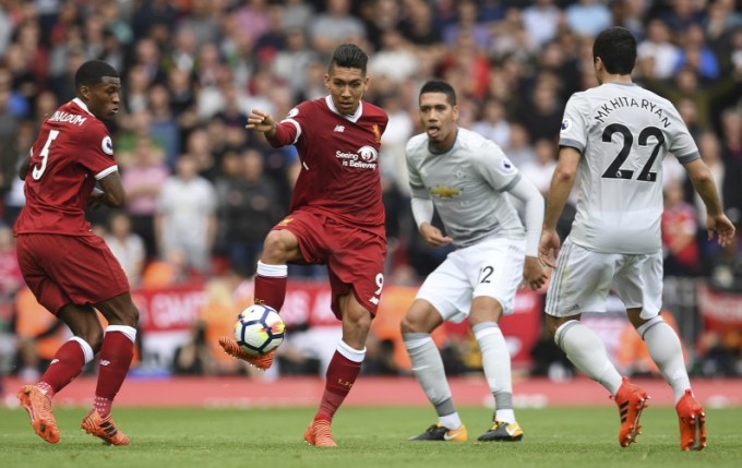 Átvette a vezetést a tabellán az MU, miután a Liverpool vendége volt