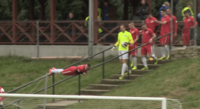 Óriási: új szinten a korláton csúszós bevonulás - videó!