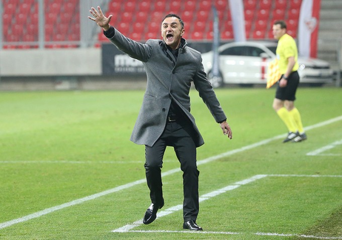 Tüzet okádó sárkányhoz hasonlították az Újpest edzőjét - videó