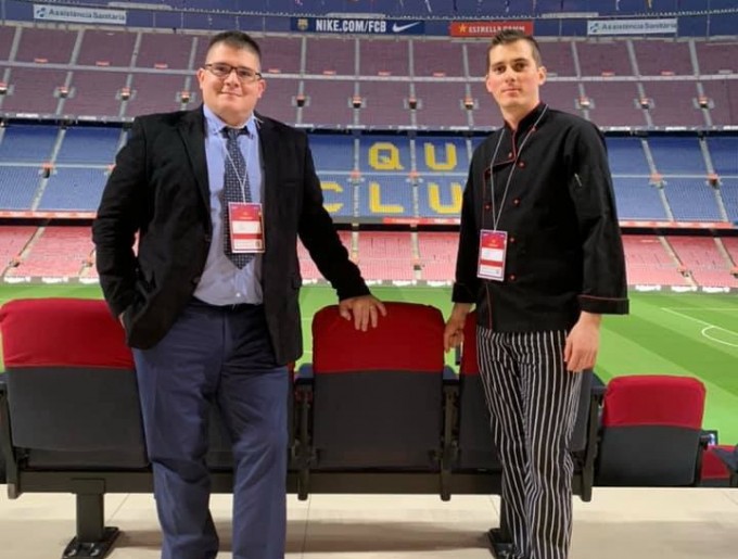 A Camp Nou díszpáholyában is magyar gulyását esznek