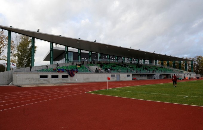 Ezerötszáz néző, telt ház – Ebben a stadionban vív ma a Fradi (videóval)