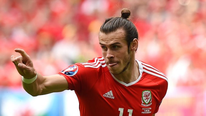 Így ájult el Gareth Bale rajongója az ikonja kedvességétől - videó