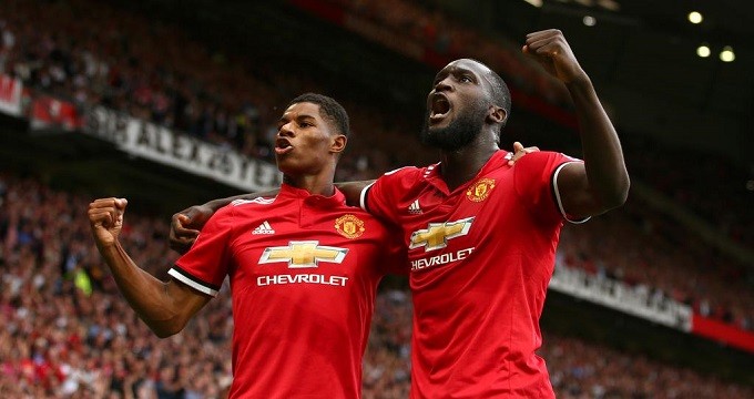 Lebukott: videón a United támadójának alattomos rúgdosása