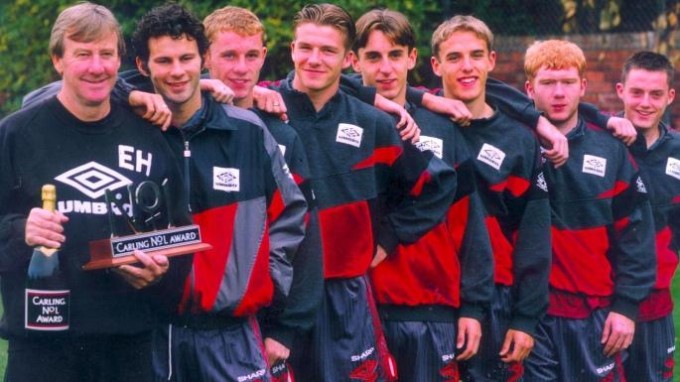 Királyi kitüntetést kapott Beckham és Giggs legendás edzője