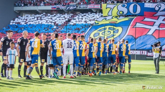 Vérbeli rangadó Kalmár-pirossal, kikapott a DAC - videó