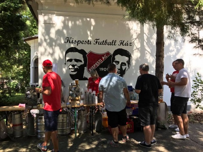 Fogynak a jegyek a Honvéd-Fradira, "történelmi helyről" vonulnak az ultrák