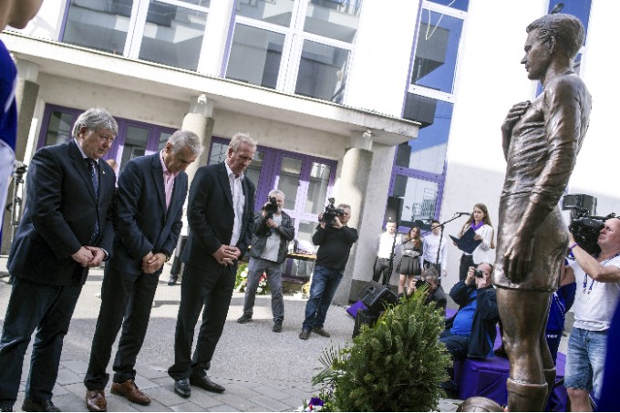 Felavatták az Újpest legendájának a szobrát
