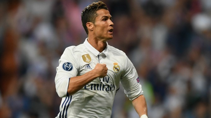 Jön a negyedik gyerek, ezért még hárommal fotózták Ronaldo