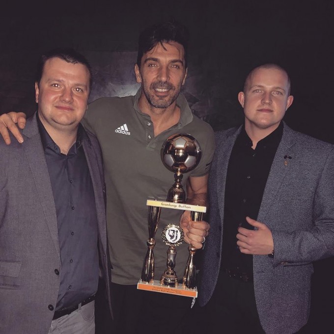 Buffon magyar aranylabdát vehetett át