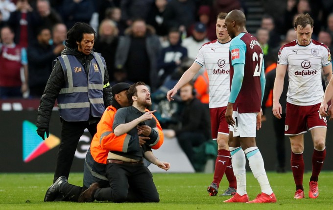 Örökös eltiltást kapott öt West Ham-szurkoló