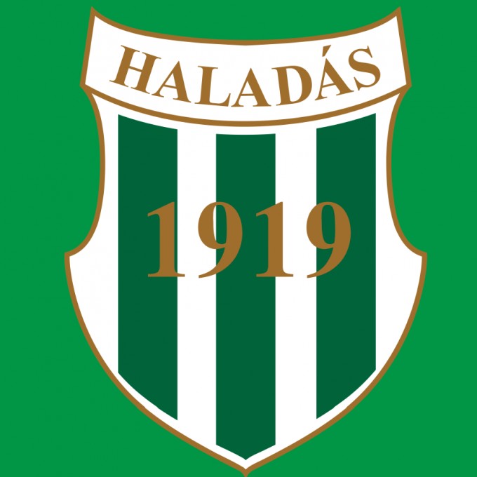 A stadion előtt tüntetnek a Haladás ultrái - képek