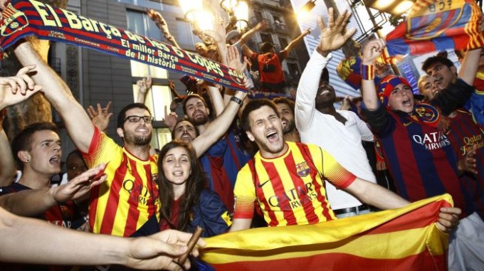 Megrohamozták Messi autóját az ünneplő katalánok