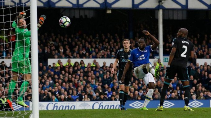 Conte a Premier League egyik legjobbjával erősítene