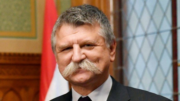 Így küzd Magyarországért Kövér László, az Országgyűlés elnöke magyar címeres mezben – fotó
