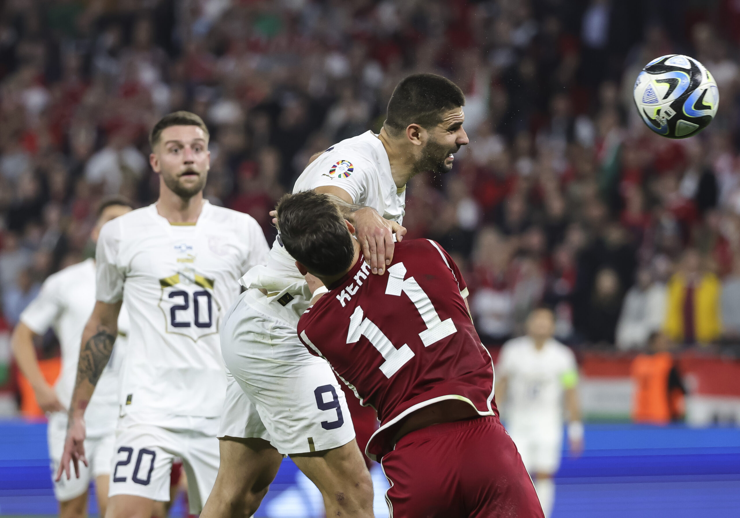 Mitrovics és Kerkez birkózik a labdáért